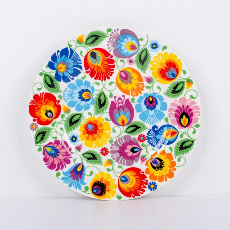 Dessert plate with whole surface covered with Lowicz traditional folk flowers.