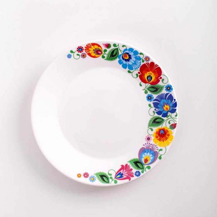 Folk plate for dessert, decorated with Lowicz flowers. Part of a set of 18 pieces.