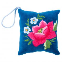 Mini poduszeczka na igły z haftem łowickim - niebieska z różową różą
